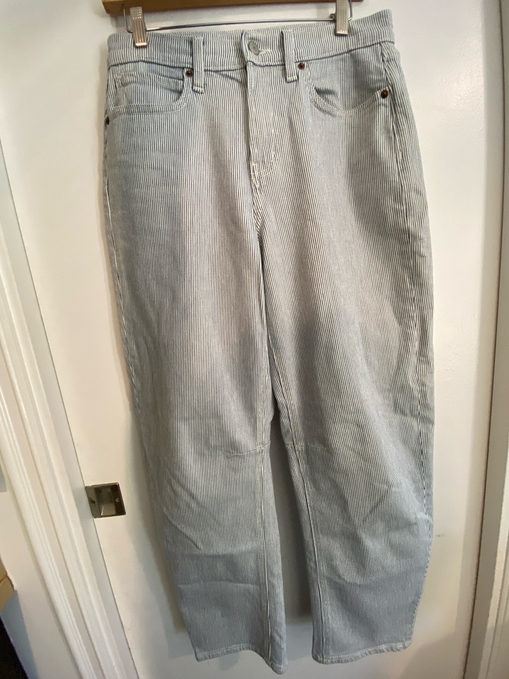 Old Navy Hi Rise Pinstripe Barrel Jean Size 6